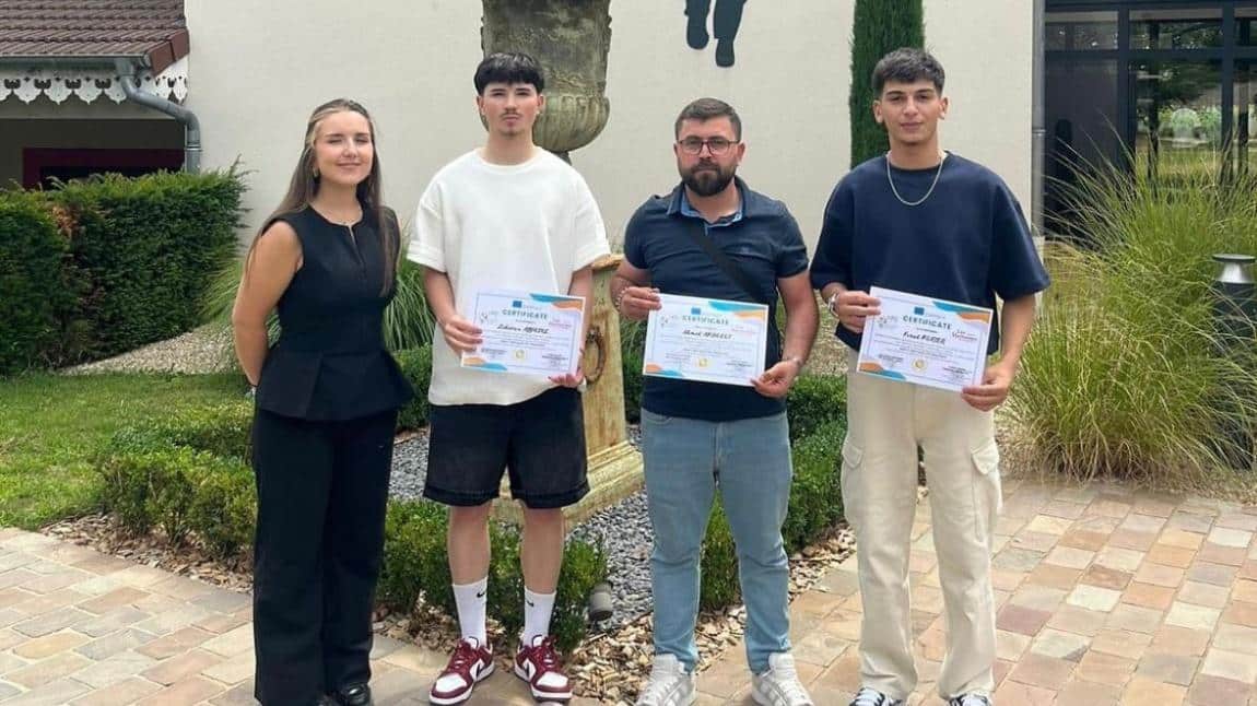 Savaştepe Tarım Mesleki ve Teknik Anadolu Lisesi Fransa’da Michelin Yıldızlı Mutfakta 90 Günlük Mesleki Deneyimi Başarıyla tamamladı.‍